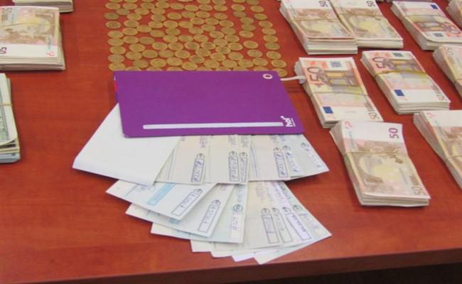 Εξαρθρώθηκε μεγάλο κύκλωμα τοκογλυφίας με χιλιάδες ευρώ, λίρες και ράβδους χρυσού - Πώς δρούσε;