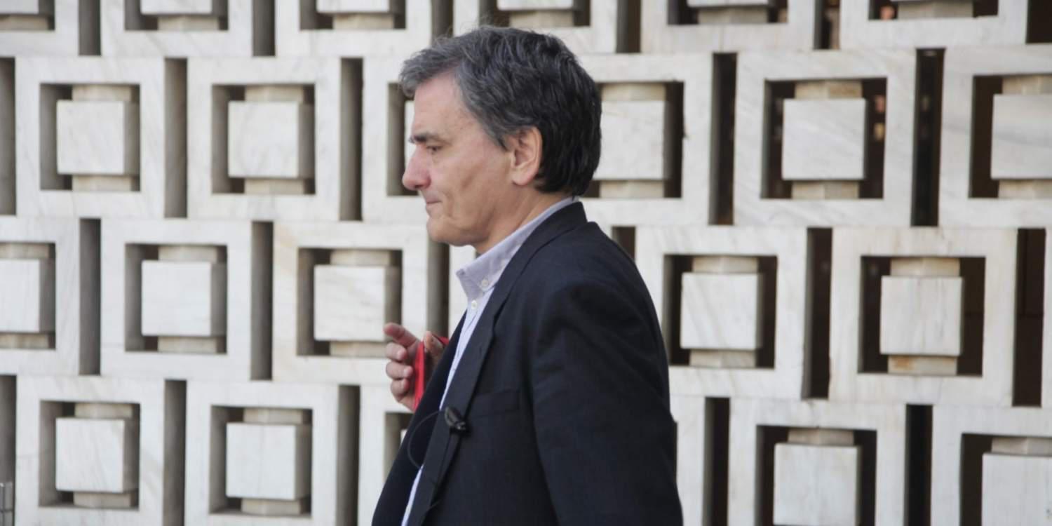 Με συνταγή ΔΝΤ και οι περικοπές σε φόρους, συντάξεις και… αντίμετρα
