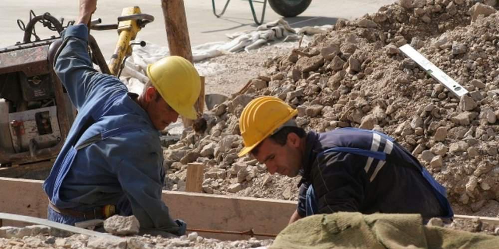 Κρυφές αλλαγές σε συντάξεις και όρια ηλικίας για τους ασφαλισμένους στα «βαρέα»
