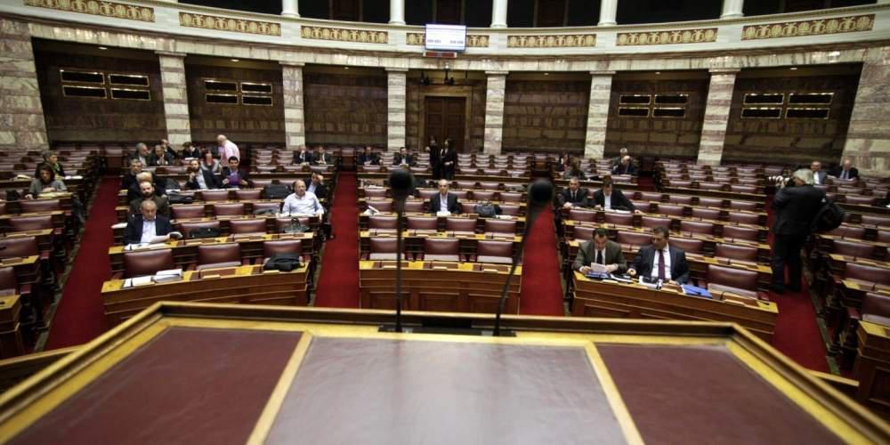 Φρουρά τα… δέματα – Έκτακτα μέτρα στην Βουλή μετά το τρομοκρατικό χτύπημα στον Παπαδήμο