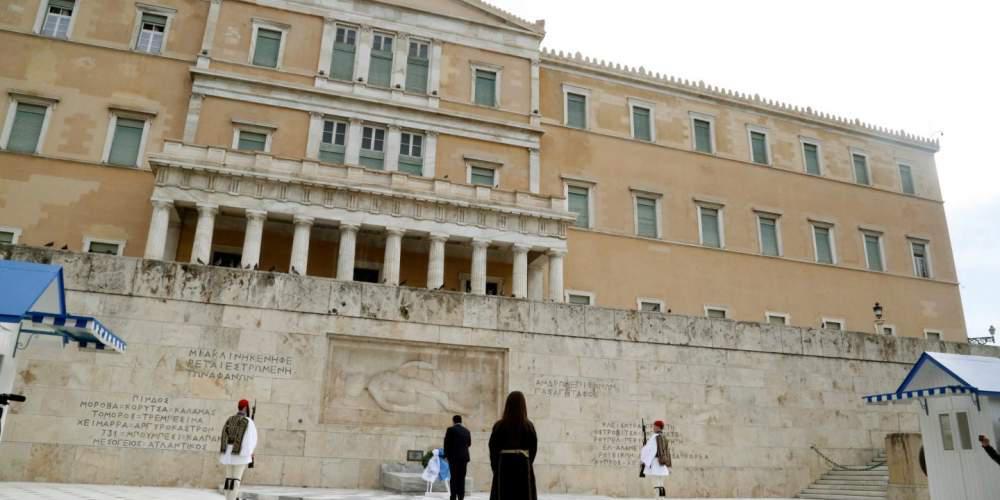 Αντισυνταγματικές κρίνει τις περικοπές στις συντάξεις και τα ειδικά μισθολόγια η Επιστημονική Επιτροπή της Βουλής