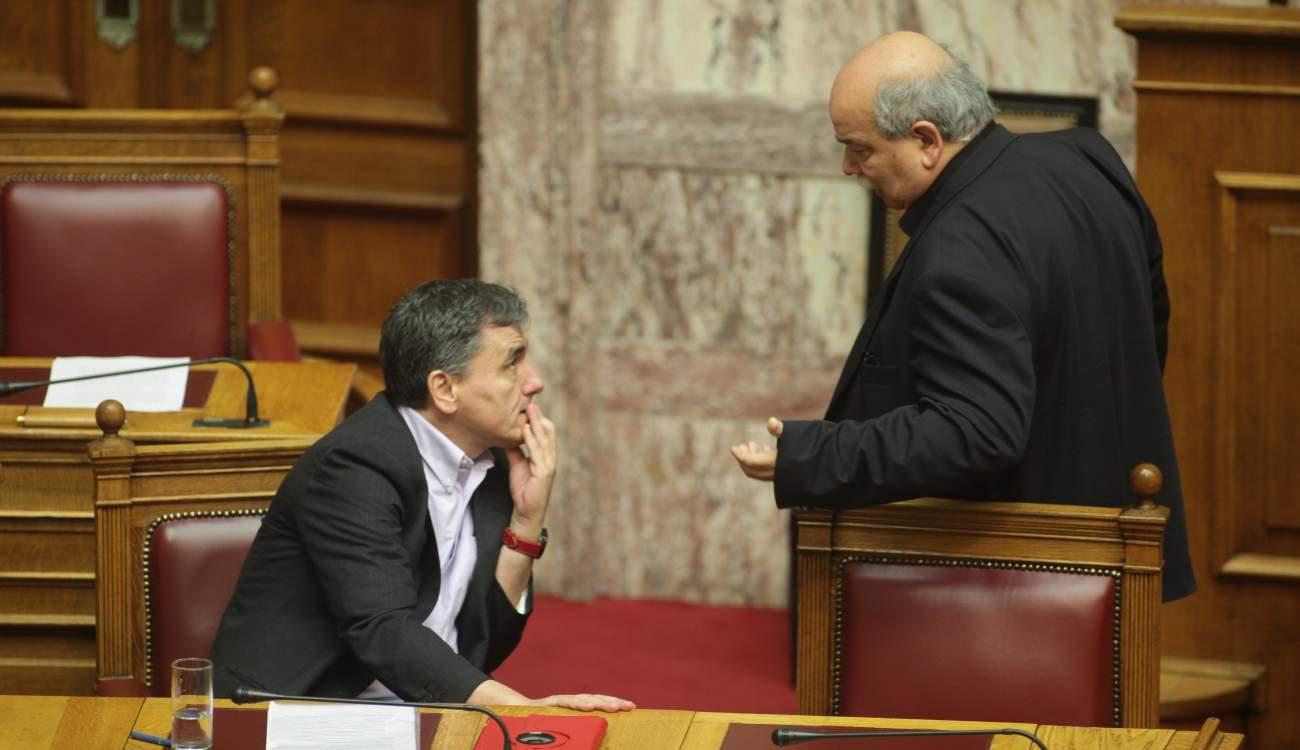 Πληβείοι και «illuminati»