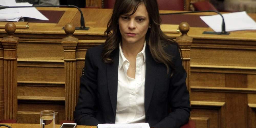 Αχτσιόγλου: Ρύθμιση για τις συντάξεις χηρείας και επιδότηση για τα «μπλοκάκια»