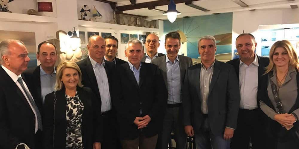 To δείπνο του Μητσοτάκη με την «βουλευτική τάξη» του 2004