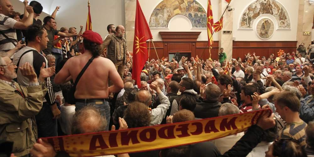 Πολιτικό αδιέξοδο στα Σκόπια: Ο Γκρουέφσκι σπέρνει το χάος στη χώρα