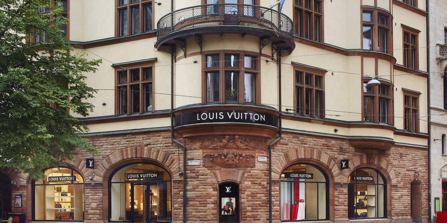Deal-μαμούθ: Η Louis Vuitton εξαγοράζει την Christian Dior για 12 δισ. ευρώ