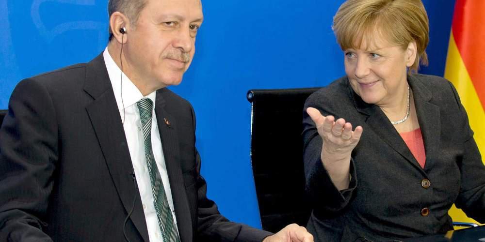 Μέρκελ: Ο Ερντογάν είναι ο αποκλειστικός υπεύθυνος για το αποτέλεσμα στο δημοψήφισμα