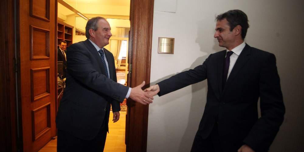 Όλα όσα είπαν Μητσοτάκης-Καραμανλής στην συνάντησή τους