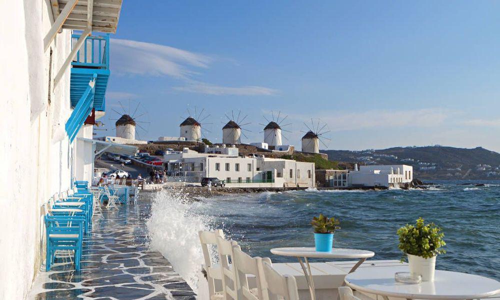 Πάρτι αυθαίρετης δόμησης σε Σαντορίνη και Μύκονο