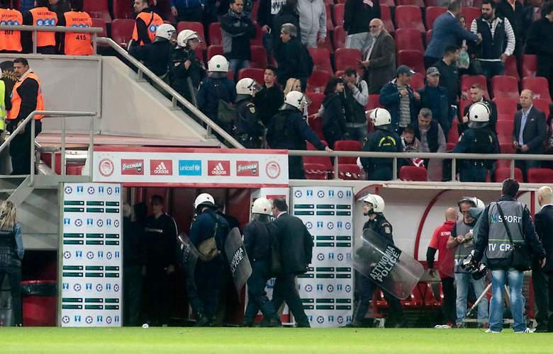 Με αφαίρεση βαθμών κινδυνεύει ο Ολυμπιακός για τα επεισόδια με την ΑΕΚ