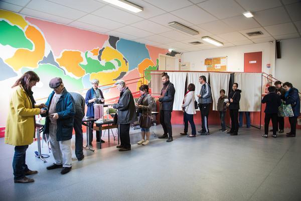 Οι τελευταίες εκτιμήσεις για τις πιο αμφίρροπες γαλλικές εκλογές - Stand by όλη η Ευρώπη