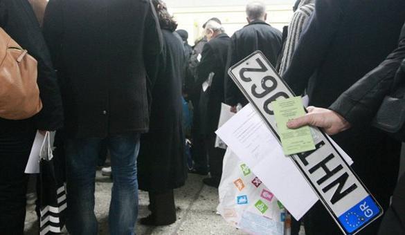 Τέλη κυκλοφορίας με τον μήνα: Πάρτε τις πινακίδες χωρίς πέναλτι