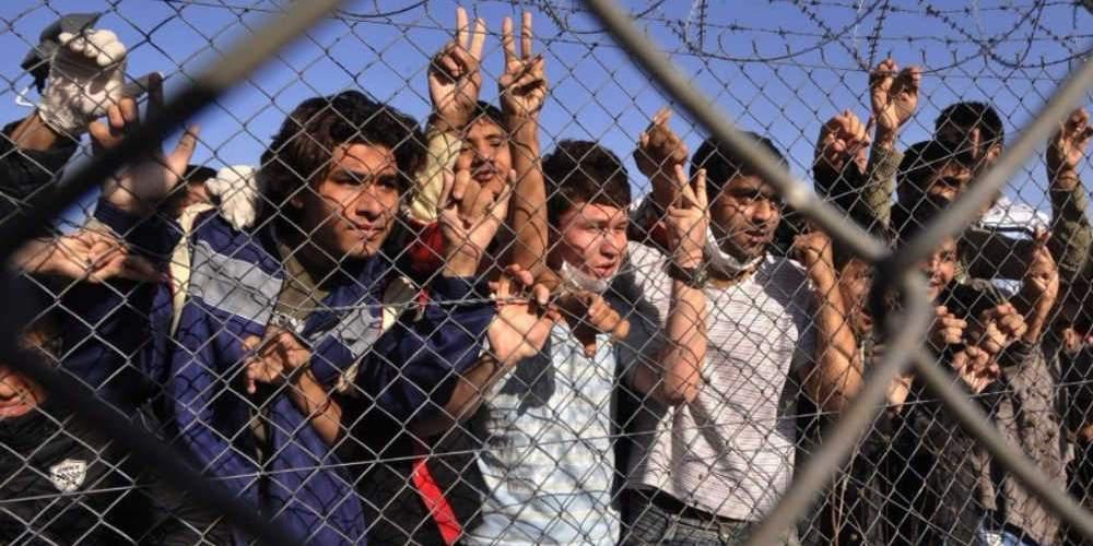 Εικόνες ντροπής: Τούρκοι στρατιώτες φορούν γυναικεία εσώρουχα σε Σύρους πρόσφυγες