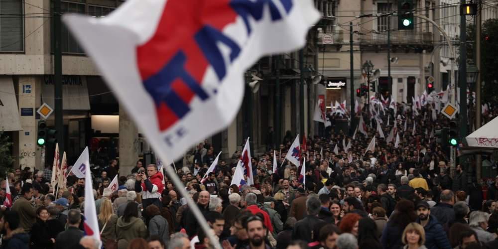 Δυναμικό συλλαλητήριο του ΠΑΜΕ ενάντια στα νέα μέτρα [εικόνες]