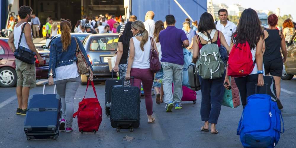 Τουρισμός - ΤτΕ: Υπερδιπλασιασμός σε αφίξεις και έσοδα το 2021