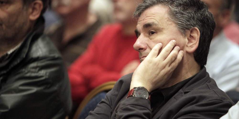«Σφυροκόπημα» της Αντιπολίτευσης και των κοινωνικών φορέων για το Μνημόνιο