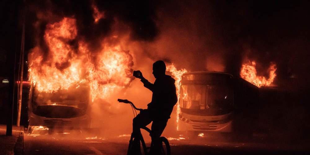 Βίαια επεισόδια και μεγάλες διαδηλώσεις στη Βραζιλία [εικόνες & βίντεο]