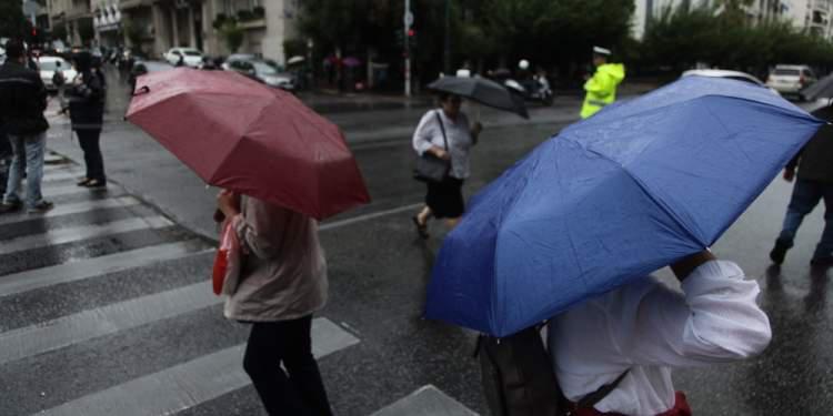 Καιρός: Τρίτη με συννεφιά, βροχές και πτώση της θερμοκρασίας