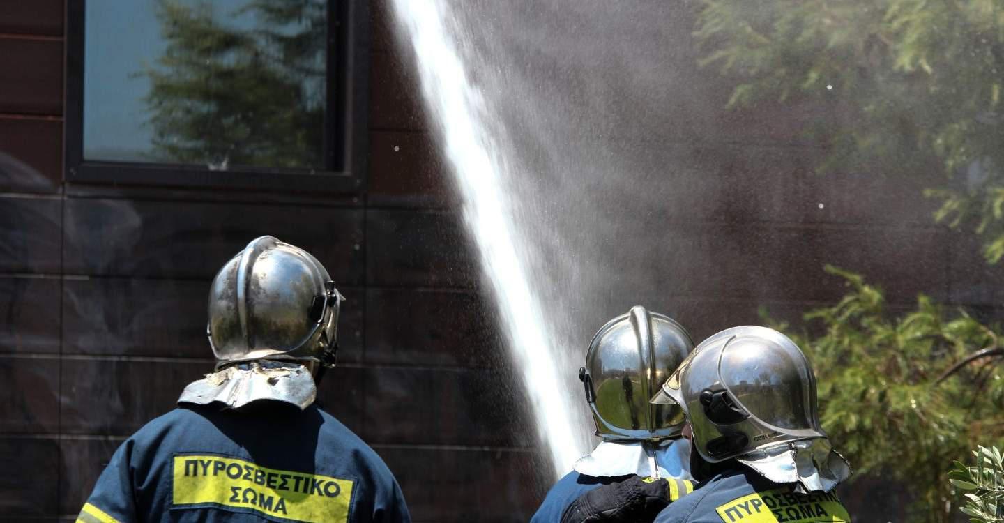 Κινδύνεψαν άνθρωποι – Μεγάλη φωτιά σε νυχτερινό κέντρο στην Ιερά Οδό