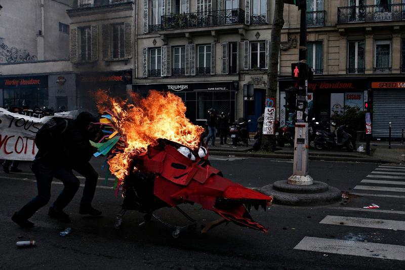 Χάος στις διαδηλώσεις για την εργατική Πρωτομαγιά στην Γαλλία