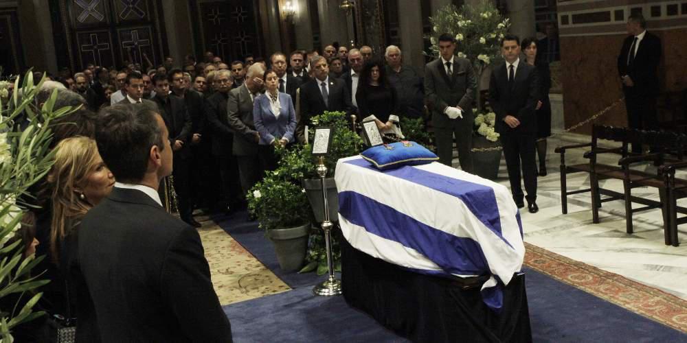 H Ελλάδα αποχαιρέτησε τον Κωνσταντίνο Μητσοτάκη – Κηδεύτηκε με όλες τις τιμές [εικόνες & βίντεο]