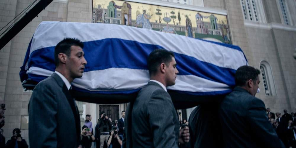 Η τελευταία… βόλτα του Μητσοτάκη με τον άνθρωπο-σκιά του, Μανούσο Γρυλλάκη [εικόνα]