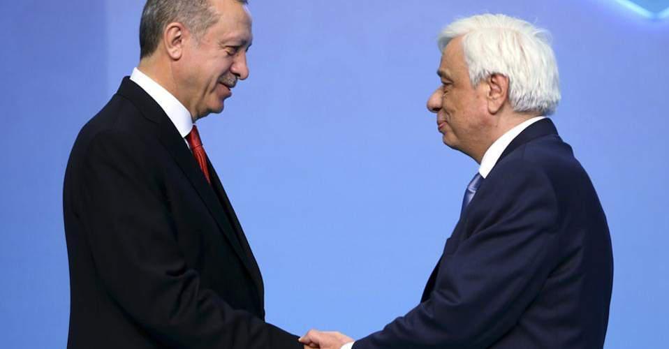 Η θερμή χειραψία Παυλόπουλου-Ερντογάν στην Κωνσταντινούπολη!