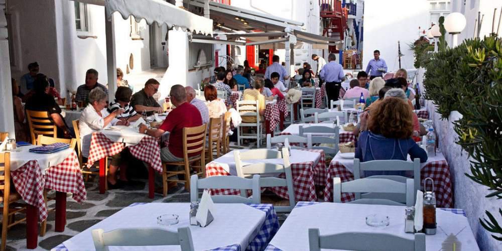 Τουρισμός: Έπεσαν οι εισπράξεις, ανέβηκε η απασχόληση