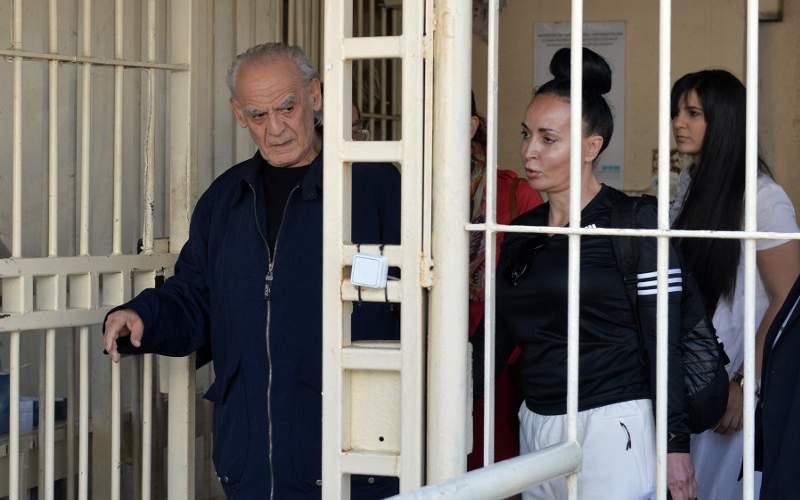 Δικηγόρος Τσοχατζόπουλου: Απλοί πολίτες έδωσαν τα 200.000 για την αποφυλάκιση