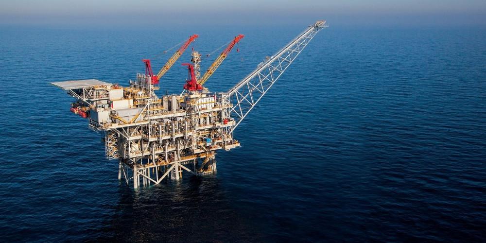 Υδρογονάνθρακες: Έπεσαν οι υπογραφές Chevron – Helleniq Energy για τα θαλάσσια οικόπεδα νότια της Κρήτης και της Πελοποννήσου