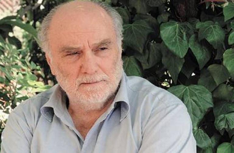 Το έξυπνο πουλί από το Ράμφος πιάνεται