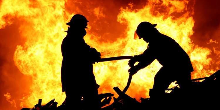 Apisteyto: Pige na kapsei to spiti toy geitona toy epeidi nomize oti itan mesa fantasma