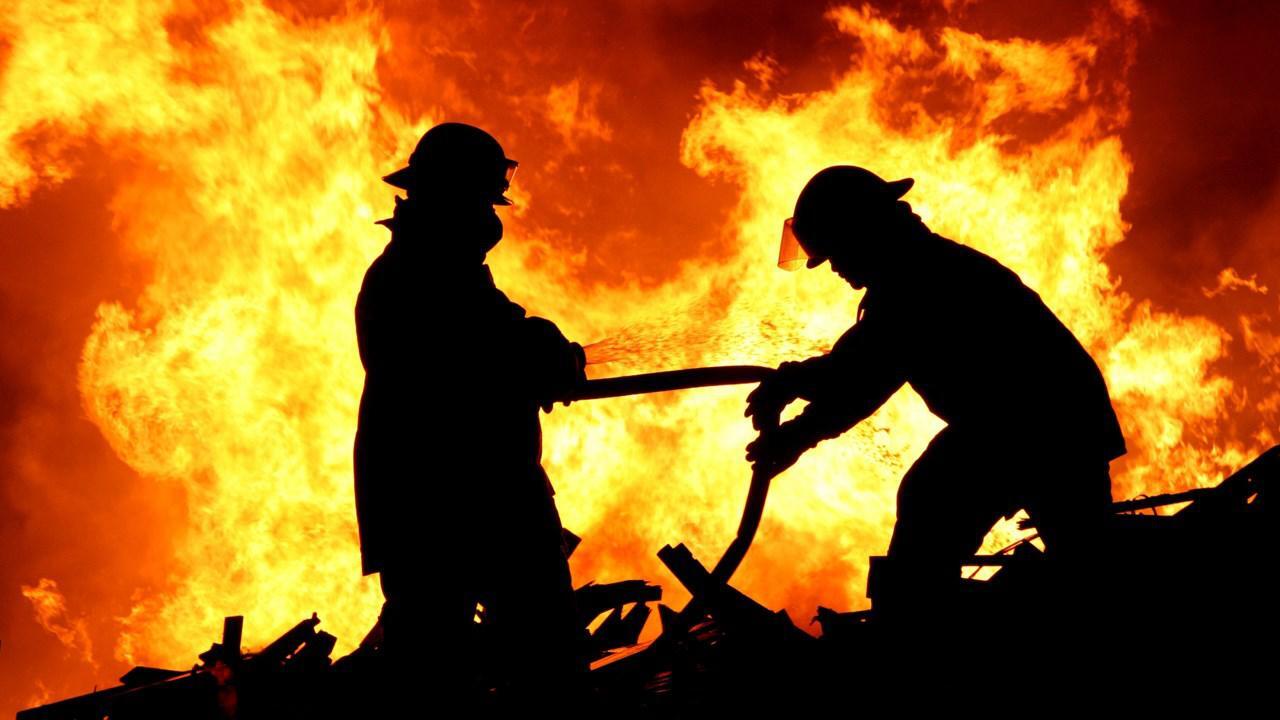 Apisteyto: Pige na kapsei to spiti toy geitona toy epeidi nomize oti itan mesa fantasma