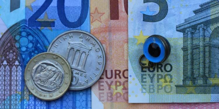 Γερμανός οικονομολόγος: Η Ελλάδα θα ήταν καλύτερα εκτός ευρώ