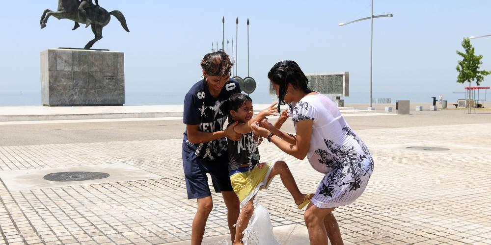 Στο «κόκκινο» η θερμοκρασία από το νέο καύσωνα