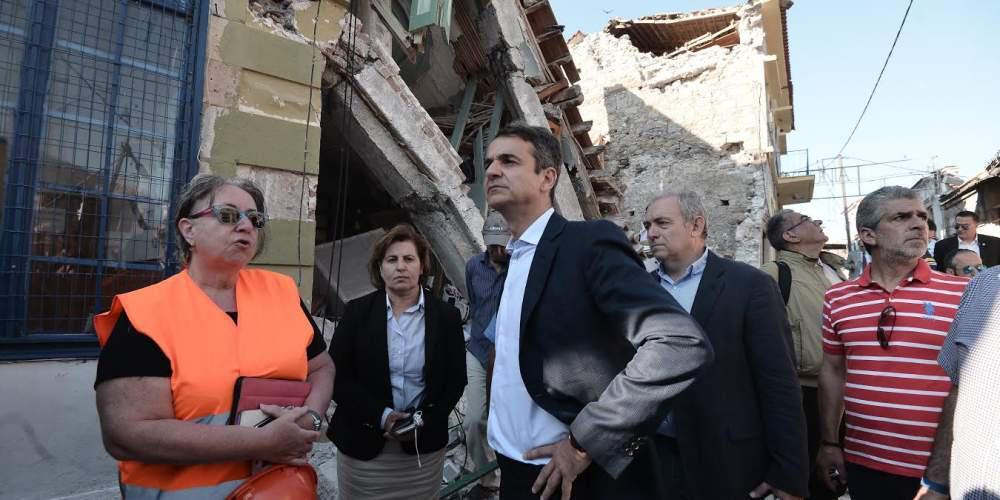 Μητσοτάκης στη Βρίσα: Απαλλαγή από τον ΕΝΦΙΑ – Μεγάλη η καταστροφή