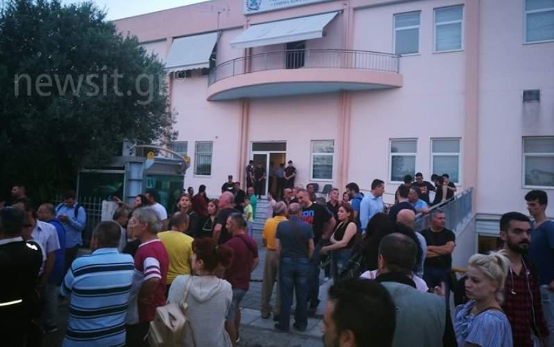 Γονείς στο Μενίδι απειλούν να πάρουν την κατάσταση στα χέρια τους μετά τον θάνατο του 11χρονου [εικόνες & βίντεο]