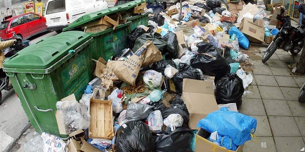 Αρνείται την πρόταση Σκουρλέτη η ΠΟΕ-ΟΤΑ – Χάος με τα σκουπίδια εν μέσω καύσωνα