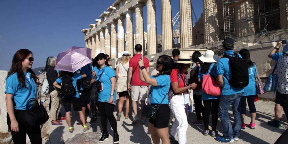 «Απόβαση» Κινέζων τουριστών στην Ελλάδα – Πρώτοι και στις αγορές αυτοκινήτων