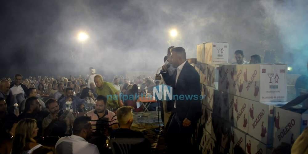 Στο Τρίκορφο Ναυπακτίας έφτιαξαν τείχος από σαμπάνιες γύρω από τραγουδιστή! [βίντεο]