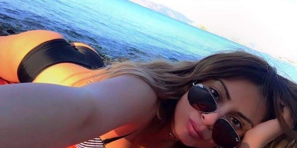 Οι selfies της Μίνας Αρναούτη στην παραλία [εικόνες]