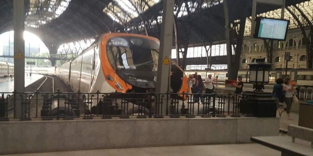 Σιδηροδρομικό ατύχημα στη Βαρκελώνη με 48 τραυματίες [εικόνες & βίντεο]