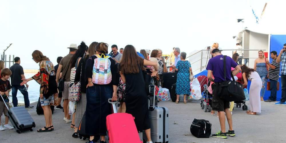 Ταλαιπωρία για 135 επιβάτες που στην Τήνο