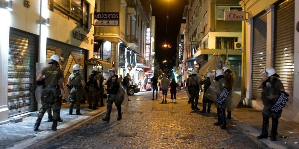 Όταν οι μπαχαλάκηδες βανδάλιζαν την Ερμού η ΕΛΑΣ τους κοιτούσε και τώρα τους ψάχνει!