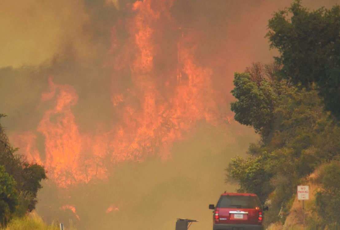 «Κόλαση» φωτιάς στην Καλιφόρνια από τις δασικές πυρκαγιές [εικόνες & βίντεο]