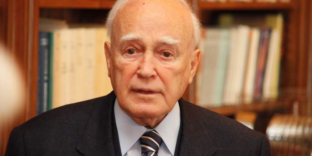 Εξιτήριο από το νοσοκομείο πήρε ο Κάρολος Παπούλιας