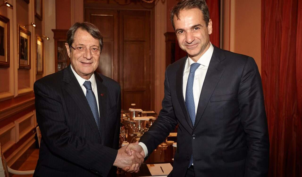 Τηλεφωνική επικοινωνία Μητσοτάκη-Αναστασιάδη για το Κυπριακό