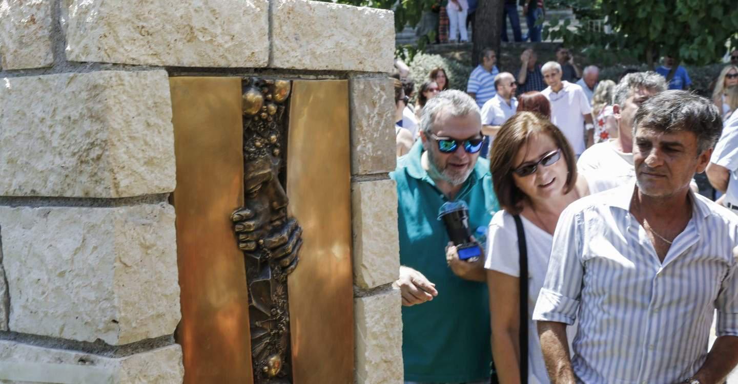 Αυτό είναι το πολυσυζητημένο «μνημείο πεσόντων» της ΕΡΤ [εικόνες]