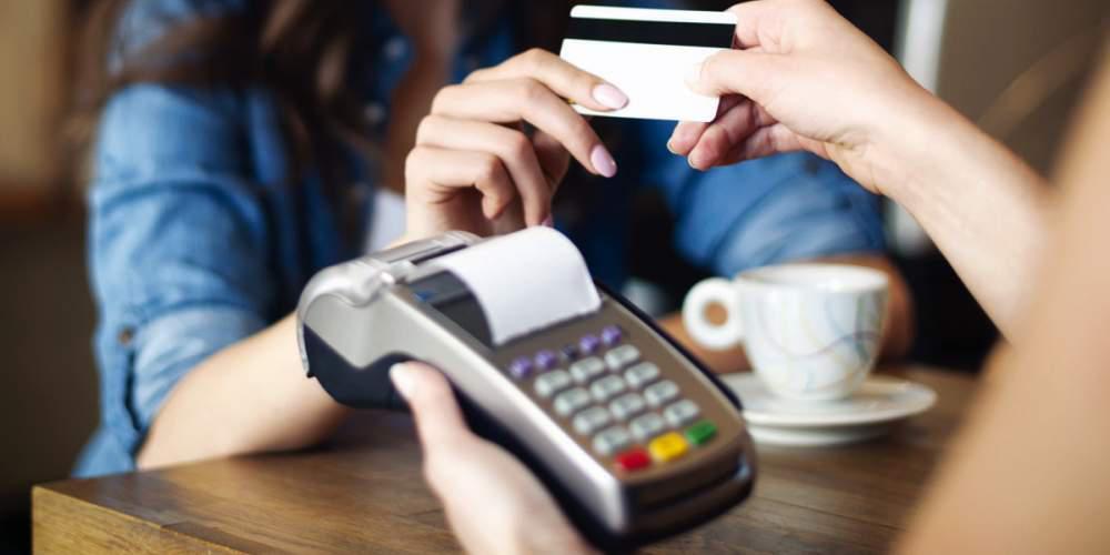 Η εφορία κληρώνει 1000 ευρώ σε 1000 τυχερούς!