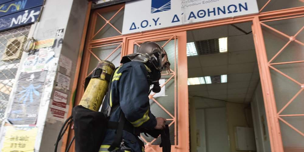 Από μία λάμπα ξεκίνησε η πυρκαγιά που έκαψε αρχεία στην Εφορία Εξαρχείων [εικόνες]